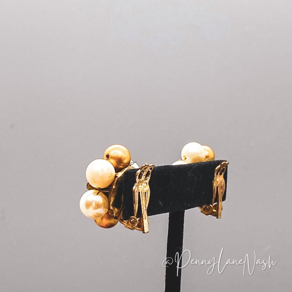 Vintage White & Blue Pearl Cluster Flower Stud Earrings - Picture 5 of 6